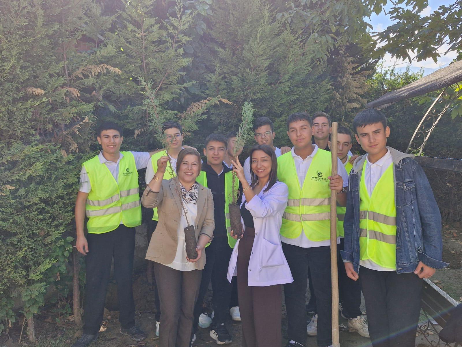 YEŞİL VATAN BENİM OKULUM GELECEĞE-HER ÇOCUK BİR FİDANe